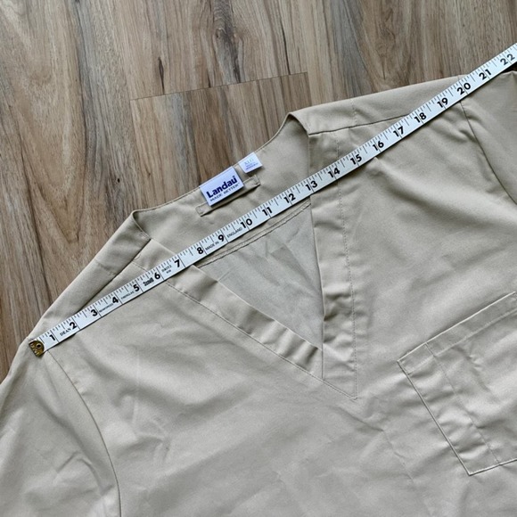 LANDAU Men's Scrub Top Beige Tan NWT - Size XL - Three Pocket V-Neck - Picture 10 of 11